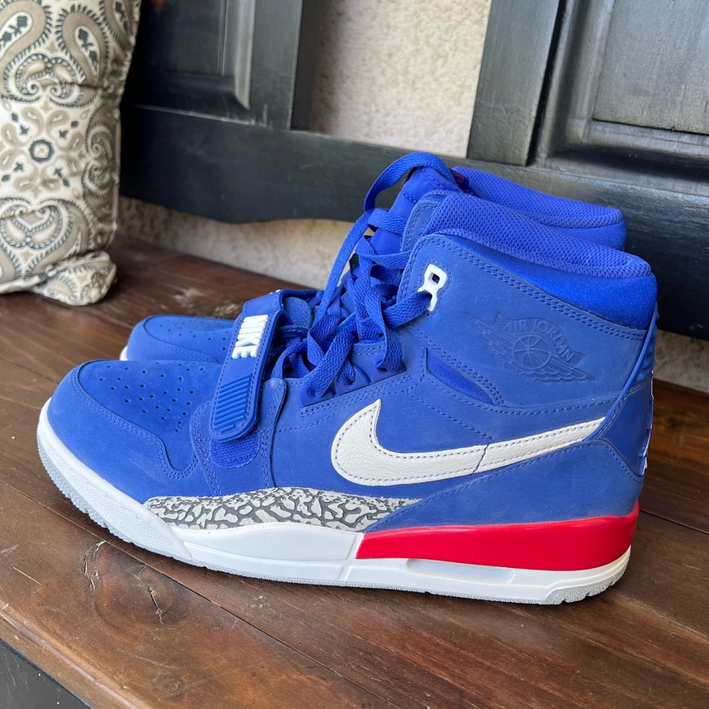 Nike Air Jordan Legacy 312 Pistons sneakers